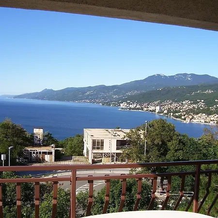 Luciana Apartman *